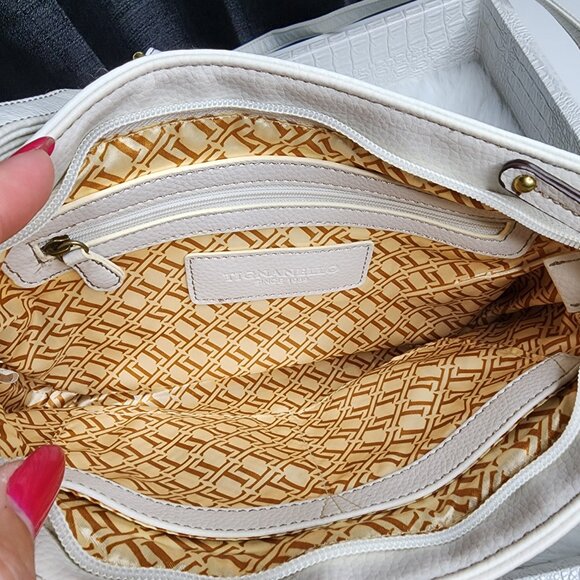 Gorgeous Tignanello white leather fringe shoulder/crossbody bag - Picture 6 of 7